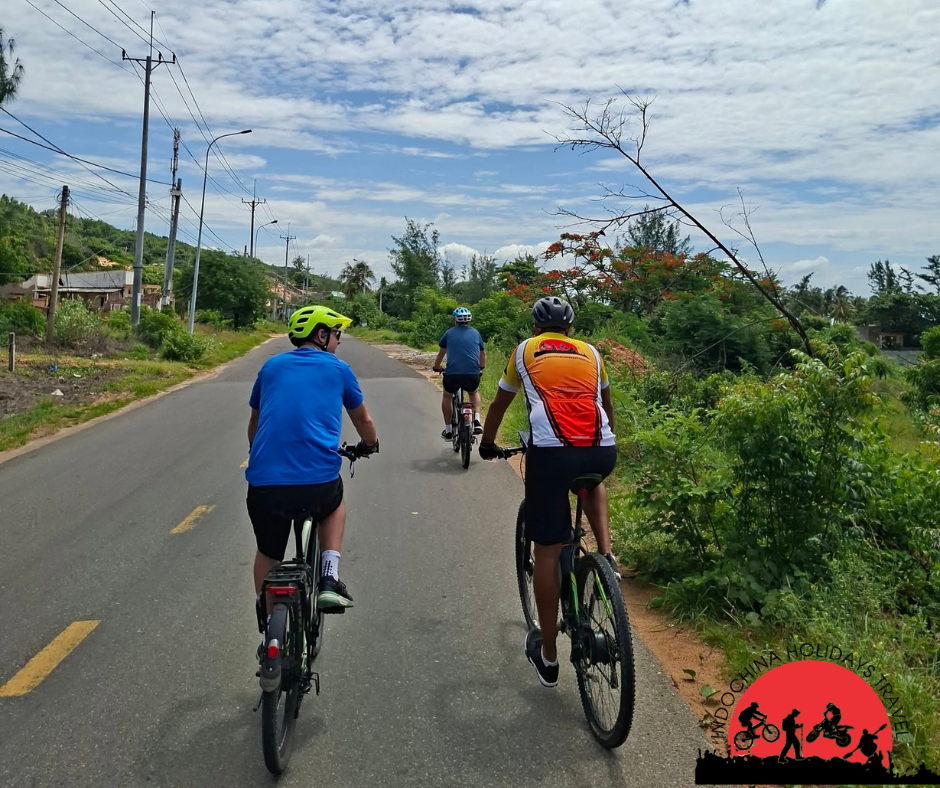 2 days PhnomPenh to Ancient Tempples Of Takeo Cycle Tours